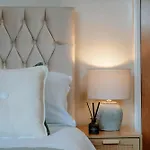 The Mayfield Townhouse - Central - 3 Bedrooms With Garden *