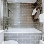 The Mayfield Townhouse - Central - 3 Bedrooms With Garden