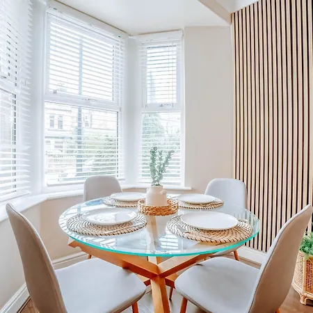 The Mayfield Townhouse - Central - 3 Bedrooms With Garden Casa de Férias Harrogate