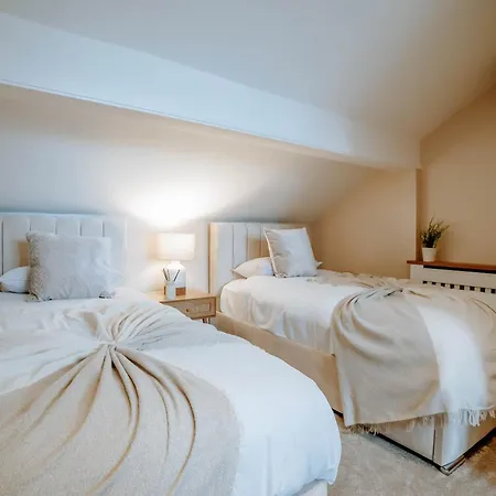 Holiday home The Mayfield Townhouse - Central - 3 Bedrooms With Garden *