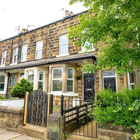 Holiday home The Mayfield Townhouse - Central - 3 Bedrooms With Garden *