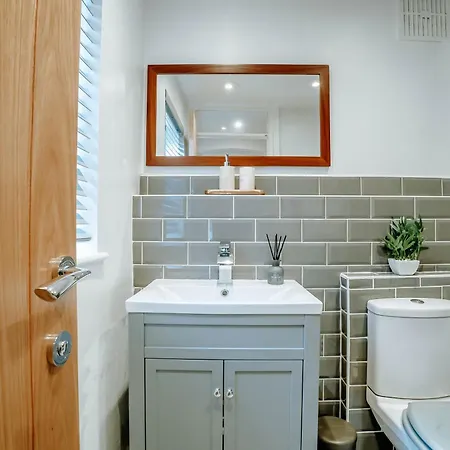 The Mayfield Townhouse - Central - 3 Bedrooms With Garden Holiday home *