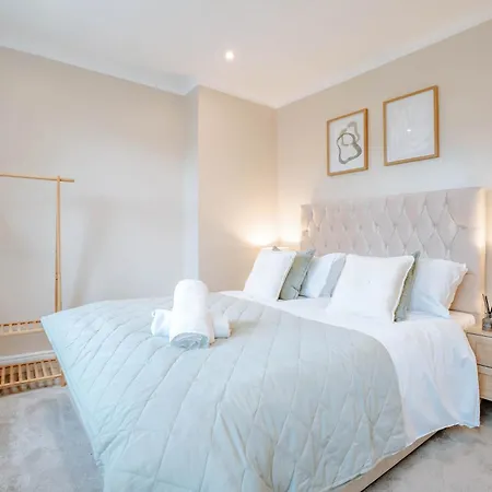 The Mayfield Townhouse - Central - 3 Bedrooms With Garden * Χαρογκέιτ