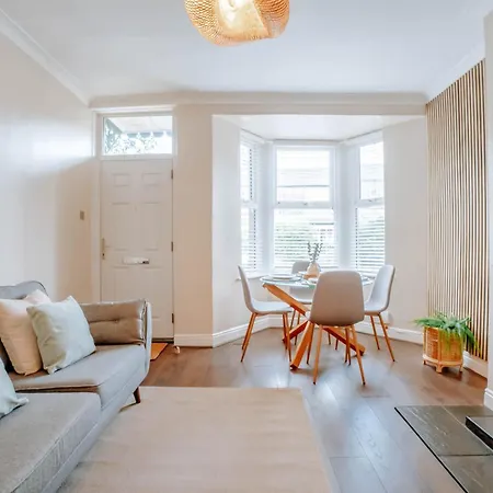 The Mayfield Townhouse - Central - 3 Bedrooms With Garden