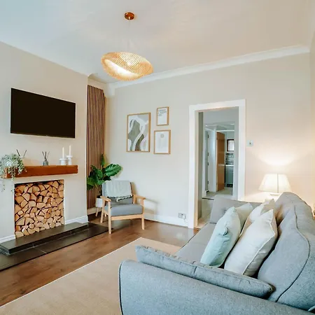 Holiday home The Mayfield Townhouse - Central - 3 Bedrooms With Garden