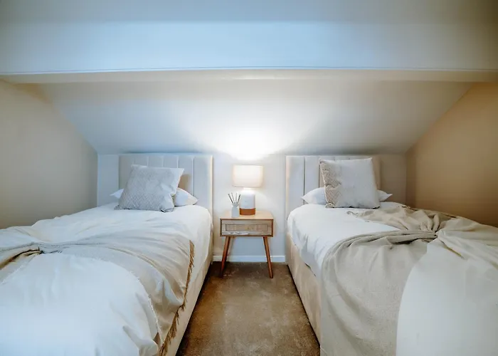 The Mayfield Townhouse - Central - 3 Bedrooms With Garden Holiday home *