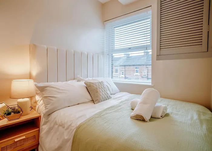 The Mayfield Townhouse - Central - 3 Bedrooms With Garden Holiday home Harrogate