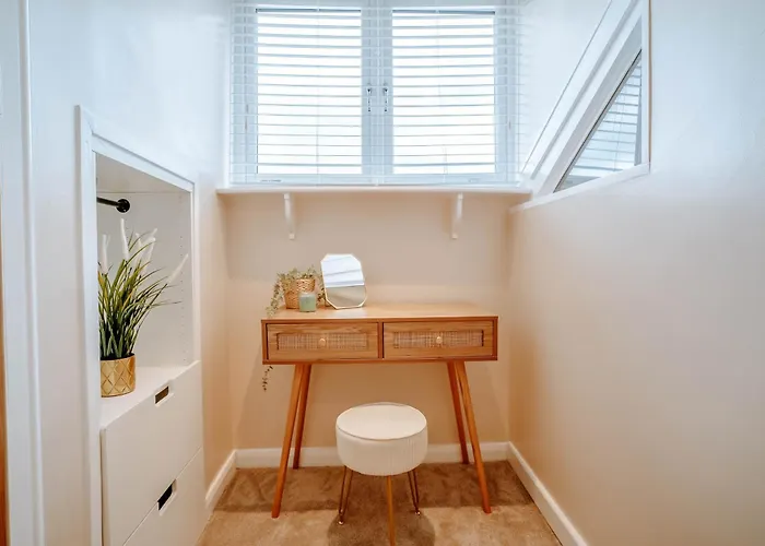 Holiday home The Mayfield Townhouse - Central - 3 Bedrooms With Garden