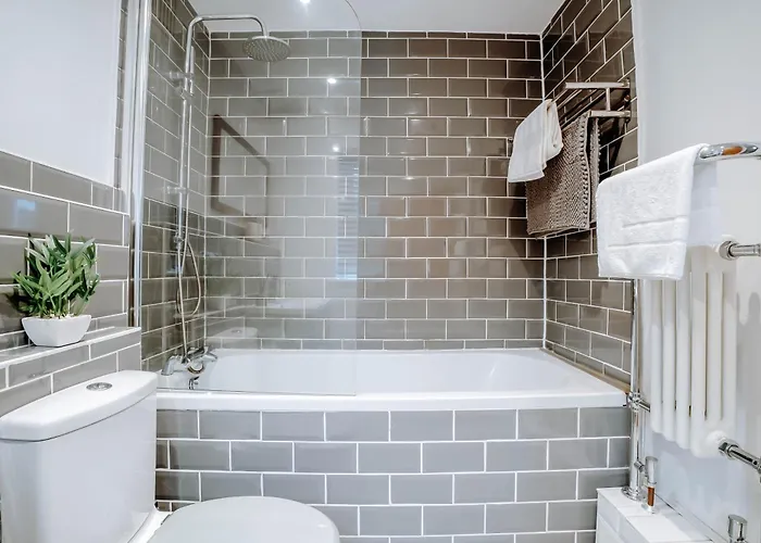 The Mayfield Townhouse - Central - 3 Bedrooms With Garden