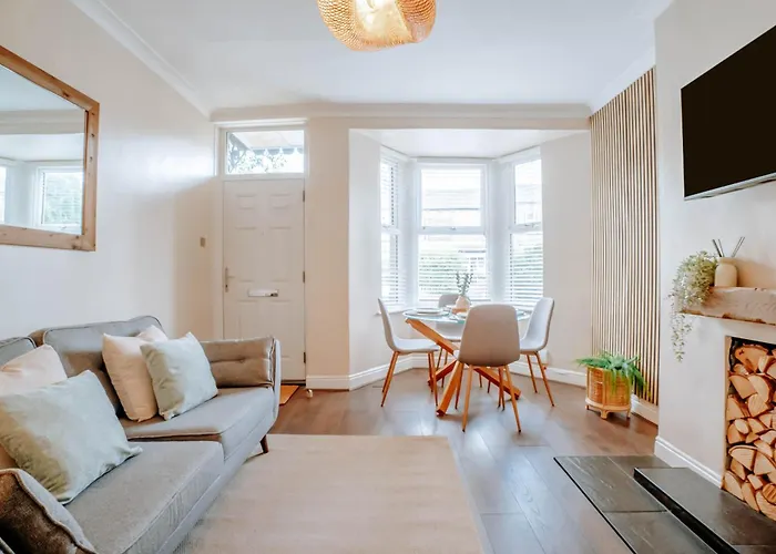 The Mayfield Townhouse - Central - 3 Bedrooms With Garden