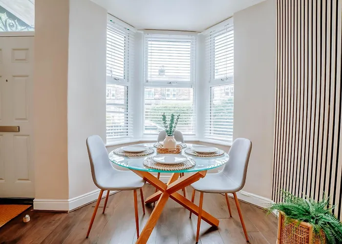 The Mayfield Townhouse - Central - 3 Bedrooms With Garden Holiday home Harrogate