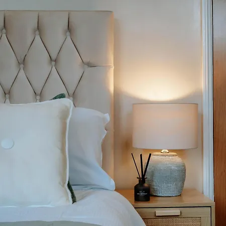 The Mayfield Townhouse - Central - 3 Bedrooms With Garden *