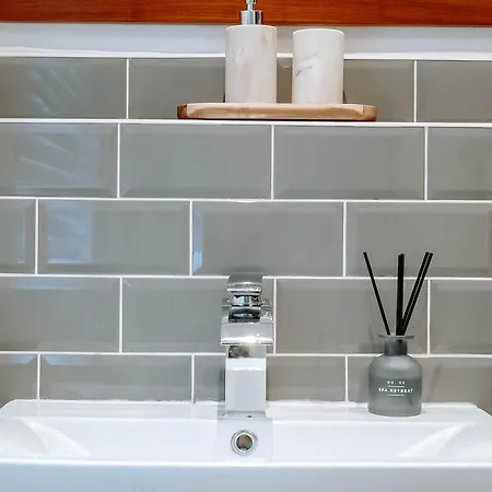 Vakantiehuis The Mayfield Townhouse - Central - 3 Bedrooms With Garden *