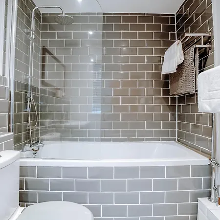 The Mayfield Townhouse - Central - 3 Bedrooms With Garden